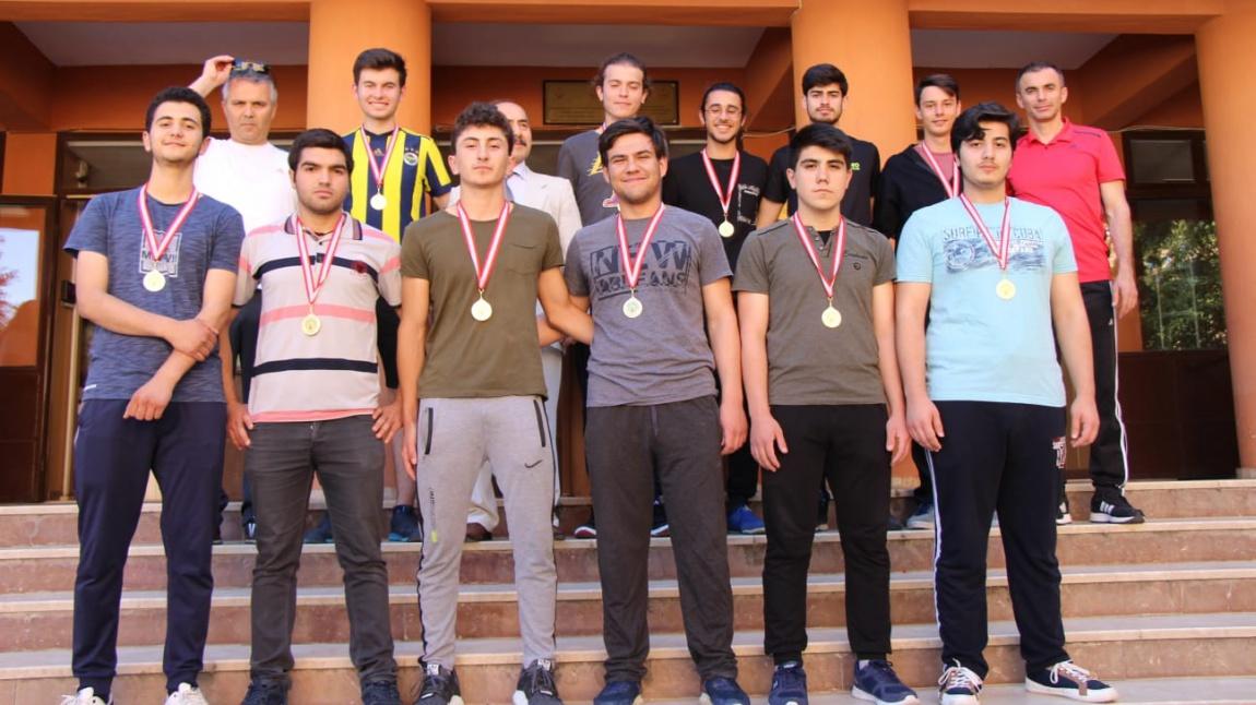 19 Mayıs Gençlik ve Spor Bayramı yarışma birincileri ödüllerini aldı.