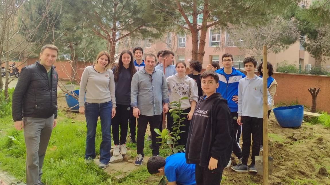 Okulu Geliştirme ve Güzelleştirme Kulübü ile Meyve Ağaçları Dikimi